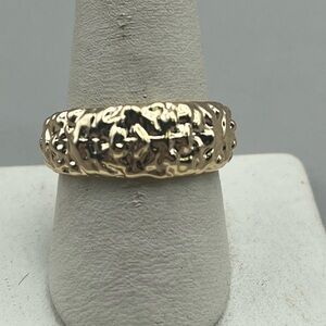 Elegant Gold Tone Hammered Textured Women's Ring Band -Everyday Elegance